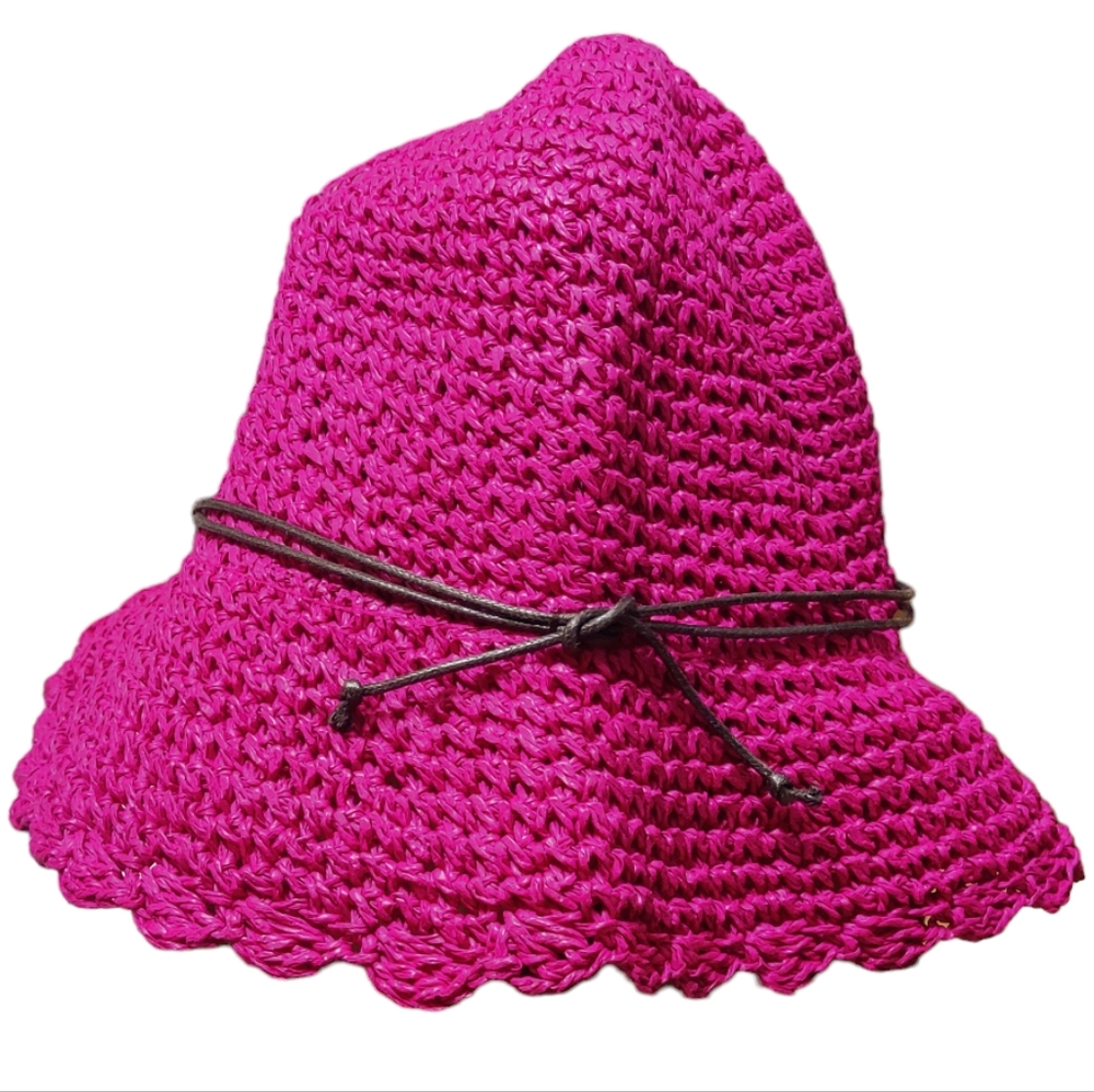 Outline straw hat